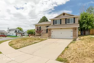 606 S 925 E, Layton, UT 84041 - Photo 4