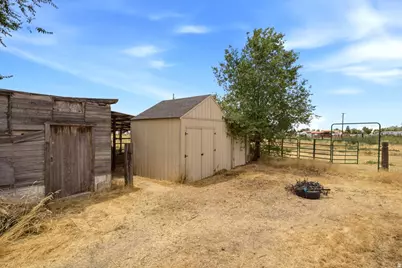 5049 S 4300 W, Hooper, UT 84315 - Photo 24
