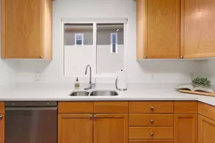 1887 E Oak Bend Dr, Draper, UT 84020 - Photo 10