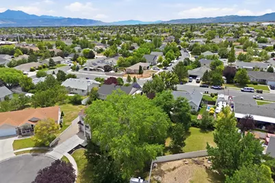 8784 S Pebblecreek Rd, West Jordan, UT 84081 - Photo 46