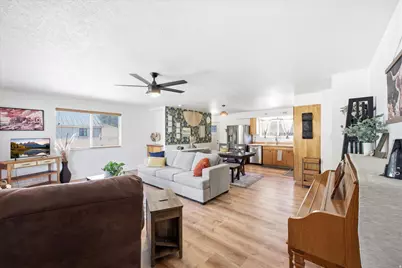 2093 E 6600 S, Uintah, UT 84405 - Photo 12
