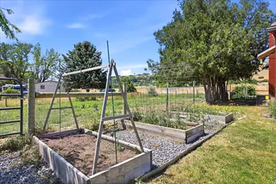 2093 E 6600 S, Uintah, UT 84405 - Photo 8