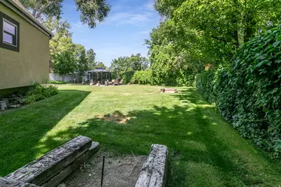 1406 E Lombardy Ct, Murray, UT 84121 - Photo 34
