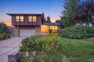 742 Sheringham Ct, Farmington, UT 84025 - Photo 2