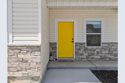 702 E 675 S, Hyrum, UT 84319 - Photo 2