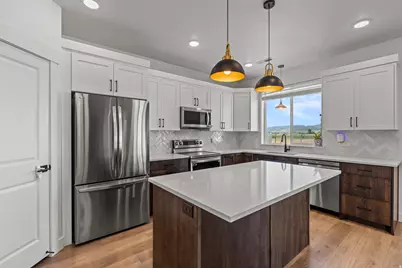 702 E 675 S, Hyrum, UT 84319 - Photo 8