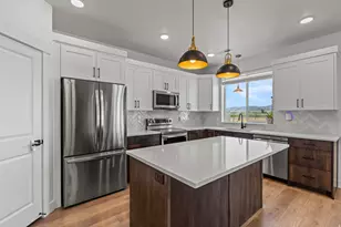 702 E 675 S, Hyrum, UT 84319 - Photo 8