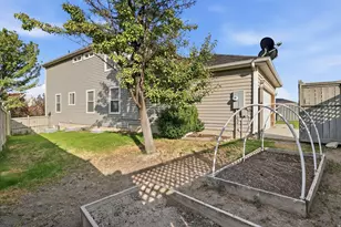 3918 E Parkers Pl, Eagle Mountain, UT 84005 - Photo 40