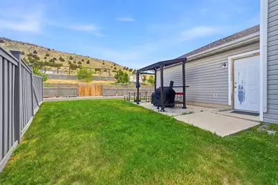 3918 E Parkers Pl, Eagle Mountain, UT 84005 - Photo 32