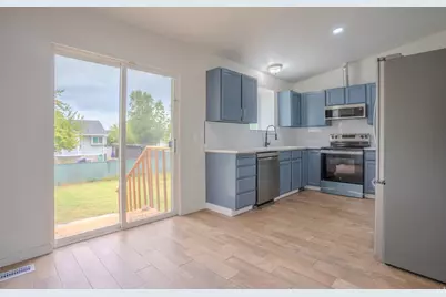 2072 W 3800 S, West Valley, UT 84119 - Photo 6