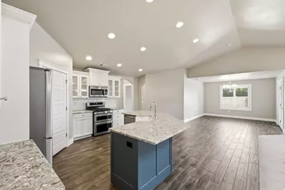 1917 N Farmington Hollow Cir, Farmington, UT 84025 - Photo 4