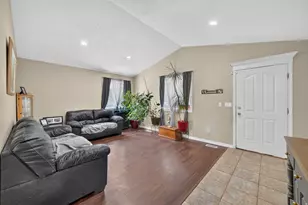 12731 S Diamondback Dr, Riverton, UT 84096 - Photo 2