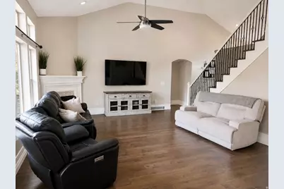 2187 E Eagle Crest Dr, Draper (UT Cnty), UT 84020 - Photo 4