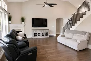 2187 E Eagle Crest Dr, Draper (UT Cnty), UT 84020 - Photo 4