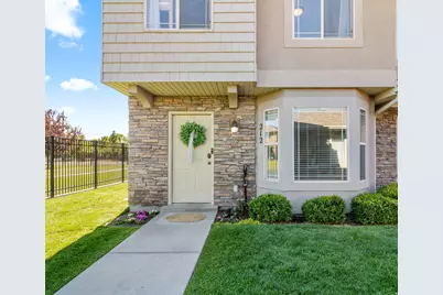 212 S Tamarak Cir, Lehi, UT 84043 - Photo 2