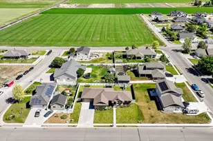 221 W 400 N, Hyde Park, UT 84318 - Photo 40