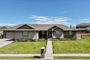 221 W 400 N, Hyde Park, UT 84318 - Photo 2