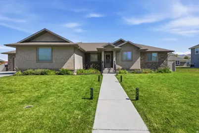 221 W 400 N, Hyde Park, UT 84318 - Photo 2
