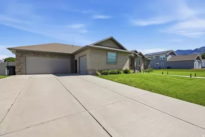 221 W 400 N, Hyde Park, UT 84318 - Photo 4