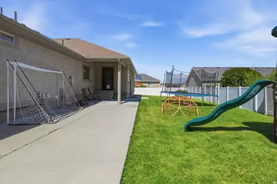 221 W 400 N, Hyde Park, UT 84318 - Photo 32