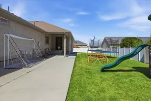 221 W 400 N, Hyde Park, UT 84318 - Photo 32