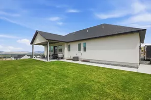 1138 E 200 N, Hyde Park, UT 84318 - Photo 4