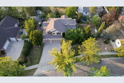 1675 E Prescott Dr, Sandy, UT 84092 - Photo 50