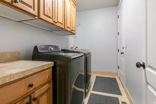 1334 E Shays Ln, Murray, UT 84121 - Photo 10