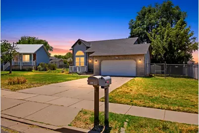 621 W 1000 N, Clinton, UT 84015 - Photo 2