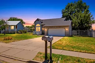 621 W 1000 N, Clinton, UT 84015 - Photo 2