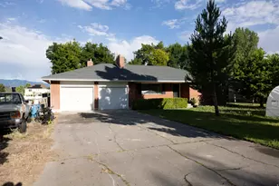 827 S 600 E, River Heights, UT 84321 - Photo 2