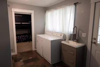 827 S 600 E, River Heights, UT 84321 - Photo 8