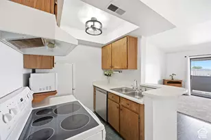925 E Creek Hill Ln S, Midvale, UT 84047 - Photo 8