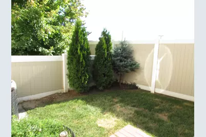 3268 S Plum Tree Ln, Bountiful, UT 84010 - Photo 8