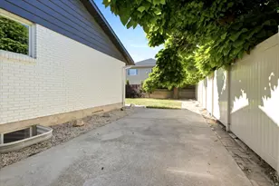 1676 E 11245 S, Sandy, UT 84092 - Photo 34