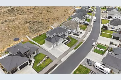2323 E Patriot Dr, Eagle Mountain, UT 84005 - Photo 38