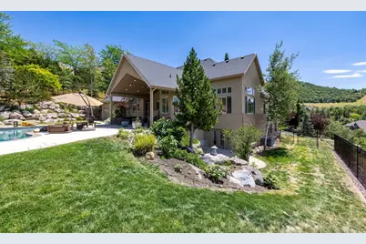 407 E Hidden Lake Dr, Bountiful, UT 84010 - Photo 18