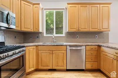 1542 N 2575 E, Layton, UT 84040 - Photo 14