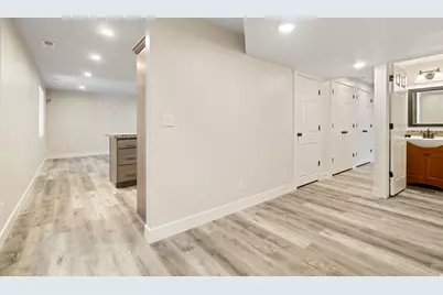 1542 N 2575 E, Layton, UT 84040 - Photo 44