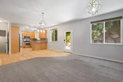 1542 N 2575 E, Layton, UT 84040 - Photo 10