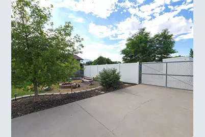 2684 W Toni Lee St S, West Jordan, UT 84088 - Photo 4