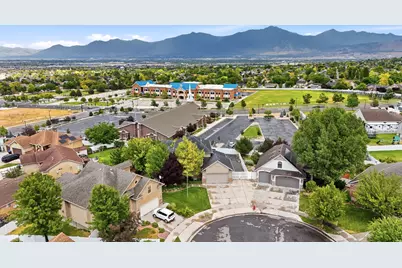 5668 W Tuscan Rose Cir S, Herriman, UT 84096 - Photo 10