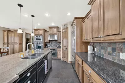 1043 E Mach Schnell Dr, Sandy, UT 84094 - Photo 14