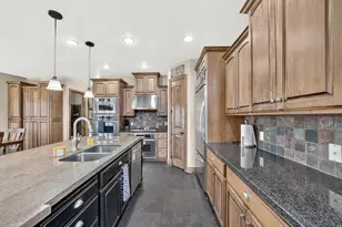 1043 E Mach Schnell Dr, Sandy, UT 84094 - Photo 14