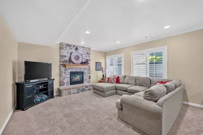 1043 E Mach Schnell Dr, Sandy, UT 84094 - Photo 32