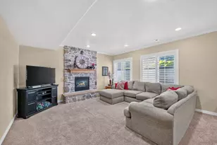 1043 E Mach Schnell Dr, Sandy, UT 84094 - Photo 32