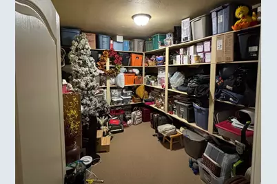1043 E Mach Schnell Dr, Sandy, UT 84094 - Photo 40