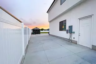 86 S Preston St, Kaysville, UT 84037 - Photo 44