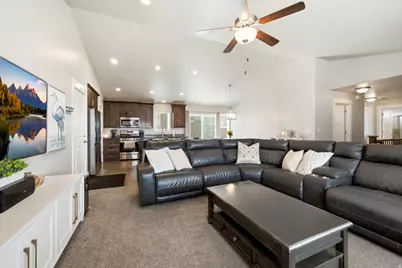 7127 N Hollow Crest Cir, Eagle Mountain, UT 84005 - Photo 6