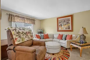 4861 S 1670 E, Holladay, UT 84117 - Photo 2